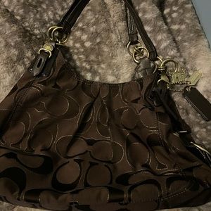Coach Brown & Gold Mia
Maggie Shoulder Bag